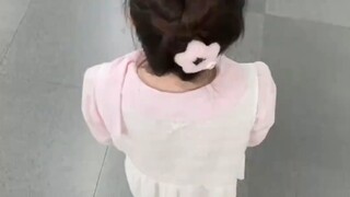 190男生晒自已视角下163的女友，“走路都害怕踩着她”