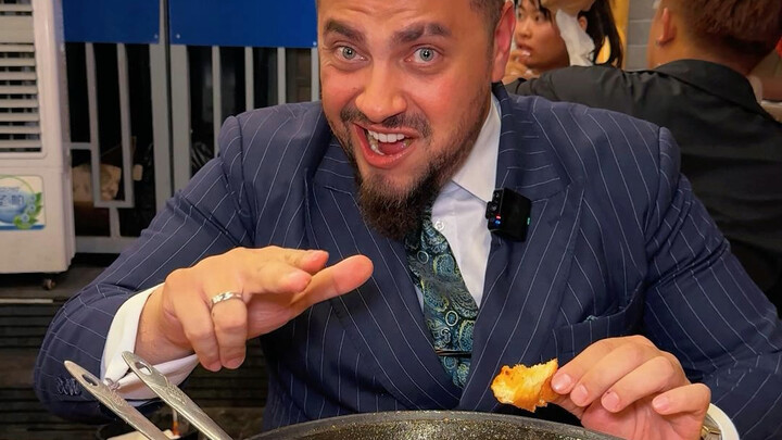 这个渣渣牛肉好上头啊！我来中国10年第一次用火锅底料拌饭，四川火锅太卷了！