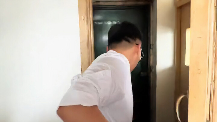 โจรเข้ามาแล้วหันหลังกลับแล้วออกไปพร้อมเงิน 200 หยวน