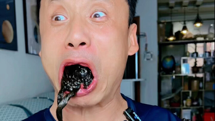 ท้ากินลูกอมเหนียวหนึบจนกัดไม่เข้า ยังอยากดูฉันท้าอะไรอีกไหม? บอกมาเลย!