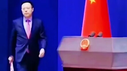 พี่เจียนเป็นไข้สูง 39 องศา แต่ยังคงยืนหยัดทำงาน ยืนต่อหน้าคำถามและแรงกดดันจากทุกภาคส่วนนาน 5 ชั่วโมง