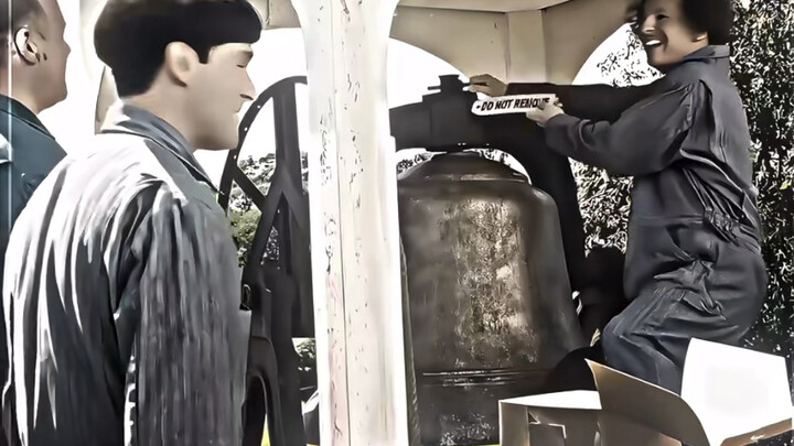 A worker on a ladder loses his balance and ends up scrapping the chainsaw by trying to fix it himsel