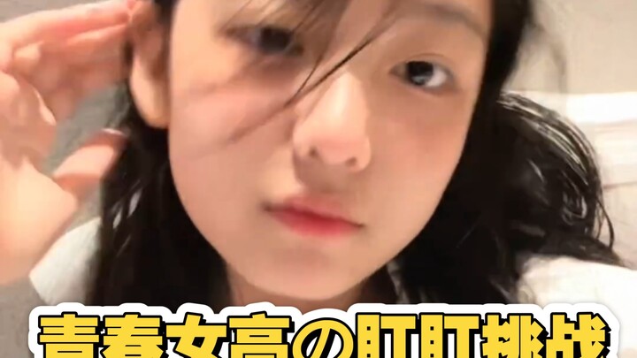 تحدي قيادة الدراجة النارية في مدرسة البنات الثانوية