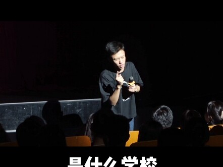 الرجلُ الفكاهيُّ هو الأجملُ على الإطلاق - عرضُ فو هانغ الكوميدي