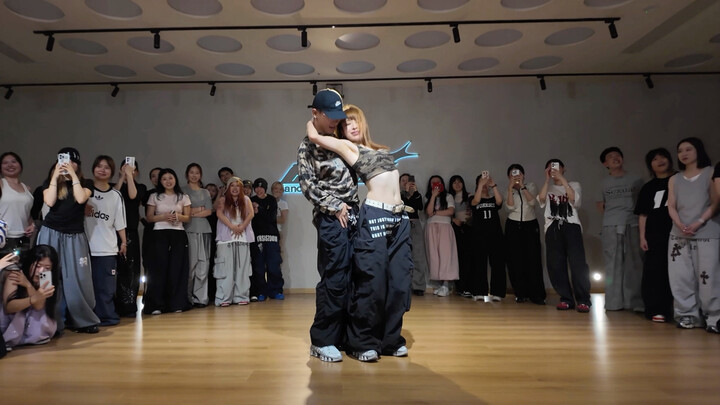 I’m here from the对抗路! “Right Round” — Eason’s choreography & Nanan’s choreography — a duet routine