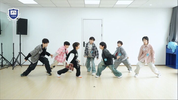 内娱10后练习生翻跳《WA·BI·SA·BI》直拍公开🐱🐹🐶🐯🐰🦊Cover曲目：PG《WA·BI·SA·BI》Cover表演者：JS二代练习生