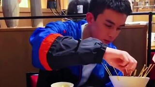 Wu Lei, pria tangguh di padang rumput dan juru masak makanan di Chengdu