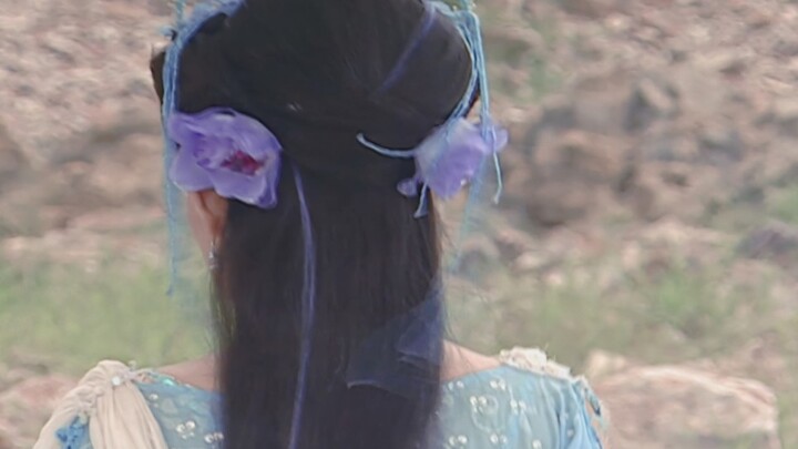 Thời thơ ấu của tôi, tiên nữ có bảy sắc cầu vồng; còn giờ đây, tiên nữ trong mắt trẻ con toàn màu tr