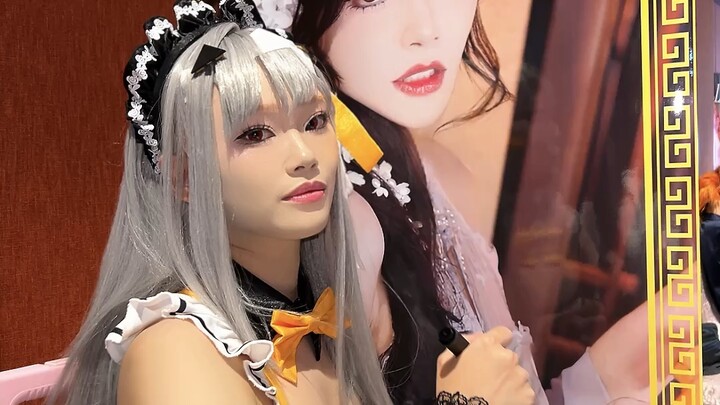 Signing my bunting for Shujin-sama