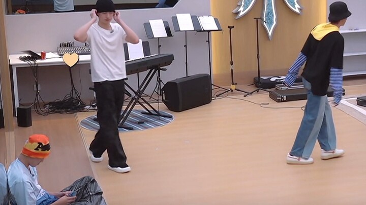 Chu Chí Tân, Trương Trạch Vũ, Trương Cực ghi hình "MAMA", lần sau Trương Cực nhớ quay kỹ hơn nhé～