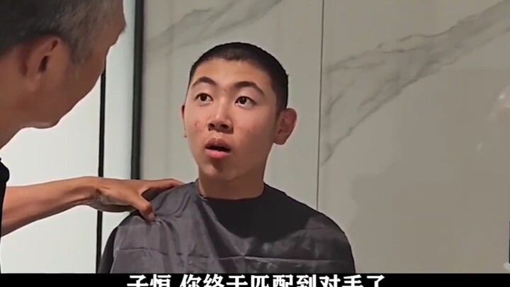 خصم زي هنغ: نصحه رواد الإنترنت بأن يخوضا معركة مباشرة ليروا أي شرارات سيُحدثها تصادمهما!