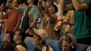 Semua orang pada nyanyi lagu anime...😅🗿