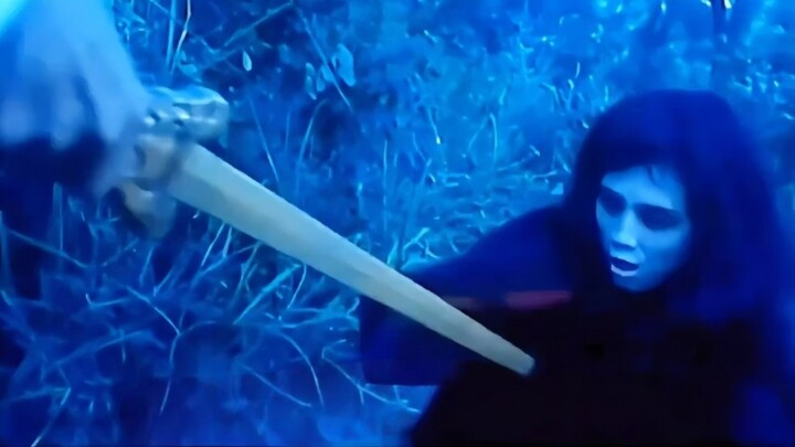 Setan Darah menganiaya manusia dan disegel oleh Pendeta dengan mantra, tapi tak disangka malah disob