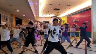[All Macho] Over 50 people danced together the Macho Version of New Treasure Island (Addition, Subtr