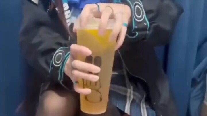 Rabbit teaches you how to make smelly lemon tea for the professor to drink