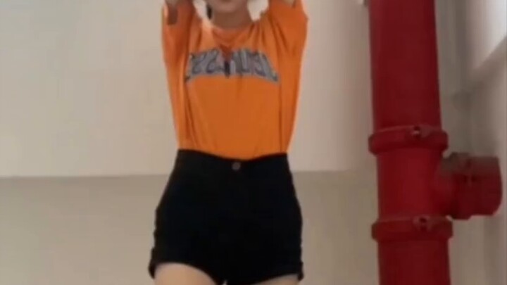 16-year-old dance cover of Kim Ji-soo's solo "Flower"