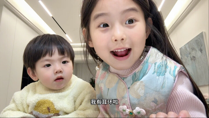 Man Gouzi: Haha, the first word my little brother ever learned to say was “Manman”!