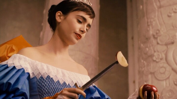 Snow White’s brilliant move: Fearing the apple was poisoned, she cut a slice for the Queen first. Ne