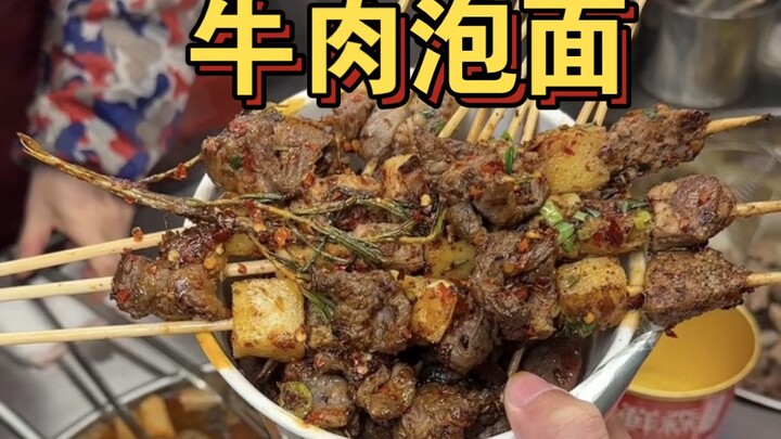 Sederhana aja, makan mie instan daging sapi