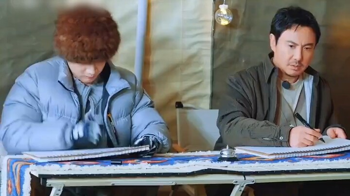 Bạch Kính Đình và Vương An Ninh hai người thông minh dùng chung một bộ não