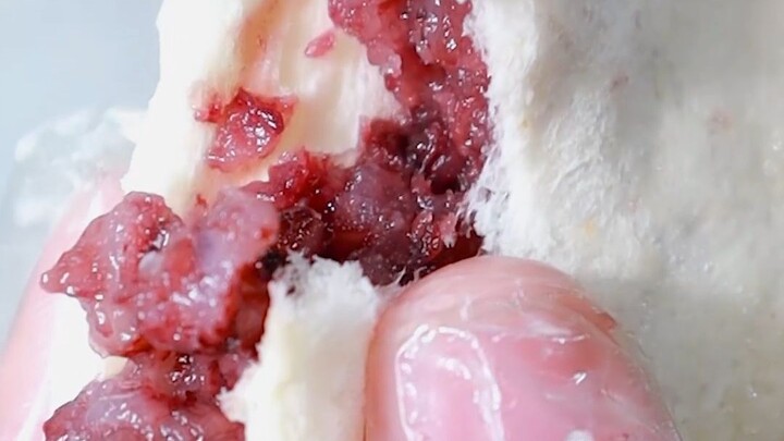 #PurpleRiceBread When I caught Binbin sneaking peeks at a beautiful girl and then talking about buyi