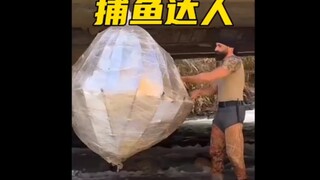 捕鱼达人，用挖掘机和鸟笼捕鱼的 你见过吗 ？