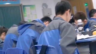 Kepala sekolahku di Swordsman Tower