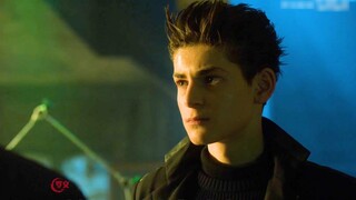 Gotham Season 5 15: Teenage Batman และ Gordon ช่วย Gotham จากการถูกรัฐบาลทิ้งระเบิด