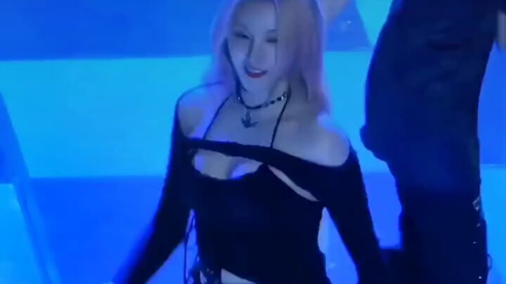 ไม่คิดเลยว่าหยูฉีจะหุ่นแซ่บขนาดนี้ จนไม่รู้จะมองตรงไหนดี…