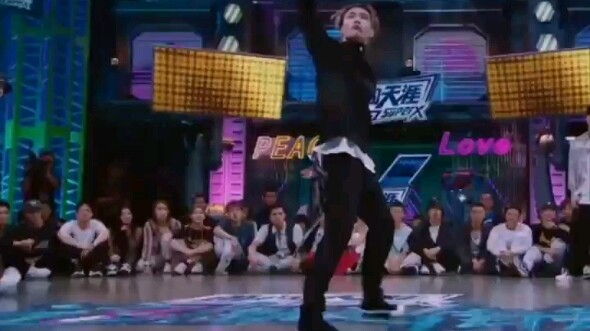 #นี่คือการเต้นข้างถนน #จางอี้ซิง Krump เก่งมาก ระเบิดความมันส์ทั้งฮอลล์! #การดวลของหัวหน้าทีม Street