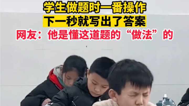 Baru saja siswa melakukan satu langkah, sekon berikutnya dia sudah menuliskan jawabannya.