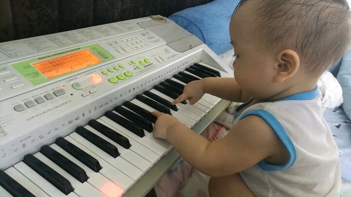 Lying aun piano
