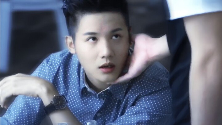 八年前的我看他俩就越看越不对劲…这眼神怎么看都算不上清白啊