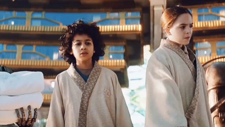 Ini adalah hotel liburan paling mewah di alam semesta—di sini, kamu bahkan bisa memperlakukan pelaya