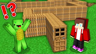 Mikey and JJ Found a CROOKED DOOR in Minecraft ! (Maizen)