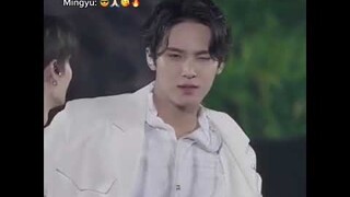 Mingyu:😎🙏🏻😘🔥 Woozi:😒🤢🙄😑#seventeen #mingyu #woozi #scoups #hoshi #dk #dino #wonwoo #vernon #seungkwan