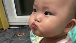 《重生之要噘嘴才能喝奶的一生》