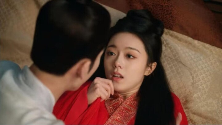 Zhang Linghe threw Zhao Jinmai on the bed and kissed her forcefully. I watched it 10 times in a row.