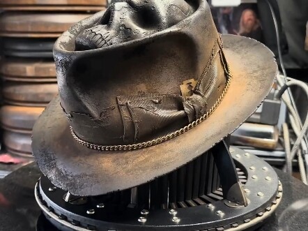 “Tôi không phải là Thần Mũ”