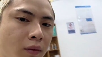 “Đứa trẻ: Uốn tóc làm cháy não rồi”