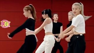 【ITZY】Cold Country Women's Volleyball Team
