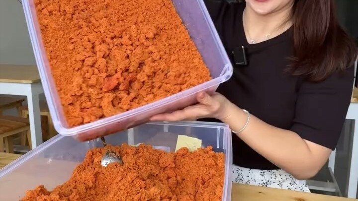 Ayam dengan 8 macam rempah..  enak kremesan nya juga enak..🤤