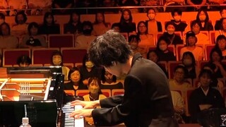 Telepon konser berdering, dan Anda menjadi pianis yang setara dengan Tuhan!