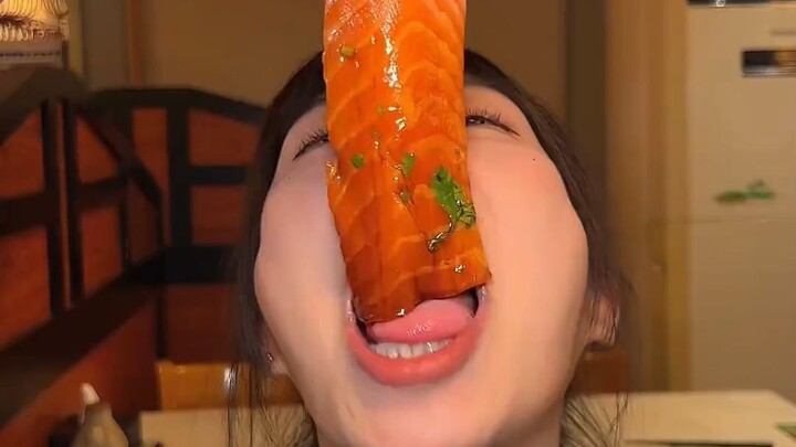 Salmon buffet! The whole audience goes wild with screams!