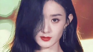 Tại lễ trao giải Starlight năm đó, các nàng tiên vén váy lên, xương quai xanh trở thành xu hướng. Mỗ