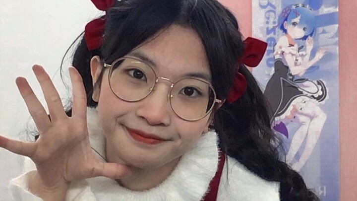 Come over here! Watch me perform some Christmas magic for you!