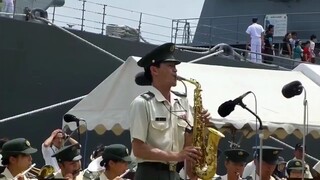 日本自卫队乐团演奏名侦探柯南主题曲，听完之后谁还敢上这艘舰