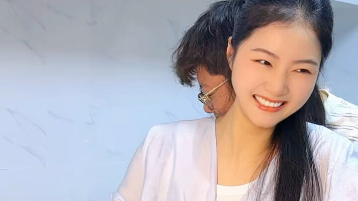 Làm việc cả ngày ngoài trời, vừa nóng vừa mệt. Về đến nhà thấy vợ đã chuẩn bị xong bữa cơm, cảm giác