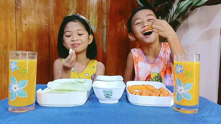 CUCUMBER AND CARROTS MUKBANG WITH MY LITTLE BROTHER