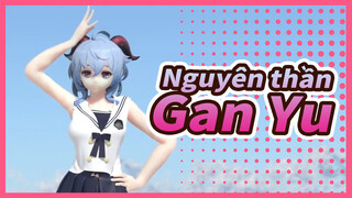 Nguyên thần |Gan Yu mang bộ đồ thủy thủ với đôi vớ trắng.